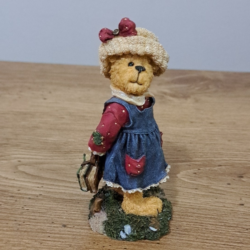 Boyds Bears & Friends Figurine 2003 'Bailey...Off To School' Collectible Bear